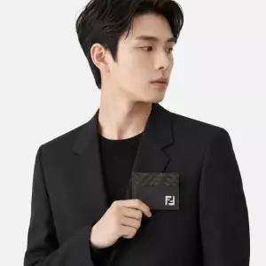 펜디 자이언츠데이 SS25 남성 FF 스퀘어 카드 홀더 7M0164 AFF2 F1Q1C