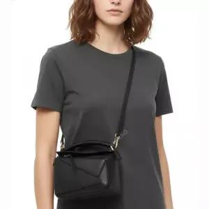 로에베 MUST IT_ Mini Puzzle bag in smooth calfskin A510U95X86 1100) 스무스 카프스킨 미니 퍼즐 백)