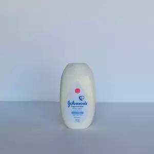 (튼튼)존슨 화이트로션 300ml 베이비 아기 신생아 가족 보습 즈로션 크림 바디