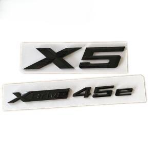2pcs 2022 새로운 스타일 글로스 블랙 X5 XDrive 45e 트렁크 배지 엠블럼 스티커 E70 E53 F15 G05 액세서리