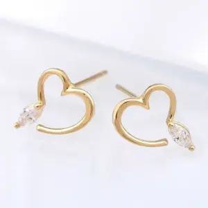 14K GOLD 러블리 하트 일자침 데일리 금 귀걸이 여자귀걸이 (W7DD821)