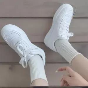 [하프클럽/]여성용 화이트 심플 키높이 스니커즈