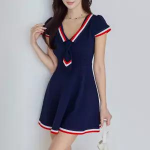 채핏 허니 타이테일러 원피스 섹시 미니 A라인 플레어 글램 홀복 배색 여친룩 데이트룩