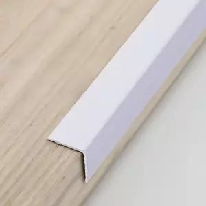 벽 도어 프레임 캐비닛 베이스보드 보호 및 장식을 위한 90° 각도의 트리몰드 알루미늄 필 스틱 L 몰딩
