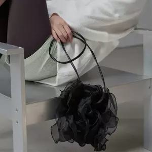 콰니 블리스 백 크로스오버 미니 쉬어 블랙