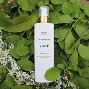 천연클렌징워터로 화장을 지우다 (W4BD333)
