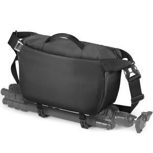 TAAOKA 카메라 슬링백 삼각대 홀더가 있는 방수 케이스 DSLR / SLR 미러리스 숄더백 사진 촬영용 크로스바디 가방(블랙)