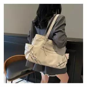 위드썸띵 펀칭 스트랩 숄더백 여성숄더백 가죽숄더백 보부상가방