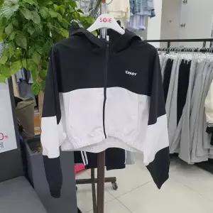 [소이]스트릿 쿨 스판 크롭후드점퍼 24M0151_KG