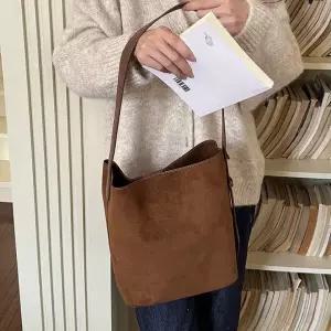 여자 스웨이드 사각 데일리 숄더백 파우치 죽 사각 스웨이드 패션 가방 데일리가 파우치포함 숄더백 여성