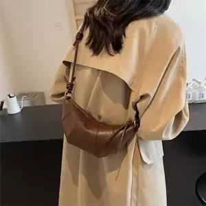 [라일리] Rly 여성 레더 반달 숄더백 데일리 바게트 크로스백