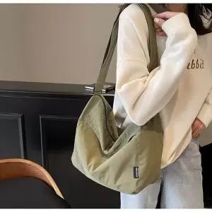[라일리] Rly 캐주얼 나일론 반달 숄더백 여성 데일리 호보백