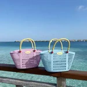 스러운 디자인의 야외 캠핑용 핸드헬드 바구니 해변 목욕용 야채 보관용 가정용 다용도 플라스틱