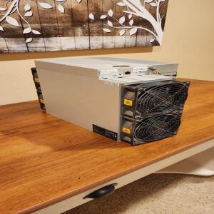 AA 인기 판매 상품 새로운 Antminer S19k Pro 120Th/s 2760W ASIC 비트코인 채굴기 BTC 포함 있음