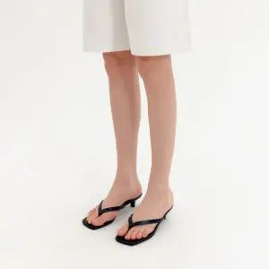 룩캐스트 카렌 플립플랍 슈즈 / KAREN FLIPFLOP SHOES_2colors