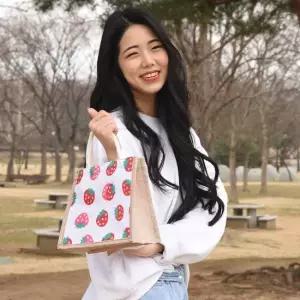 TBZ 스트로베리 라탄스타일 스퀘어 미니 런치백 토트백 스토로베리토트백 도시락가방