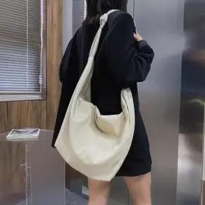 [가방] 숄더백 넉넉한 가볍고 실용적인 데일리 2컬러