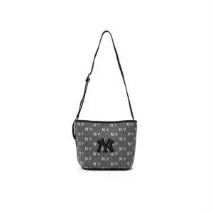 엠엘비 3ABMMV65N-50CGS 클래식 모노그램 빈티지 데님 버킷백 NY (Charcoal Grey) 54810