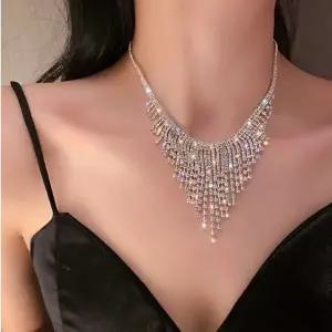 [하프클럽/]크리스탈 큐빅목걸이 연말파티 공연목걸이