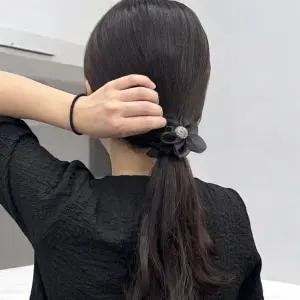 데이지 스크런치 곱창머리끈 블랙