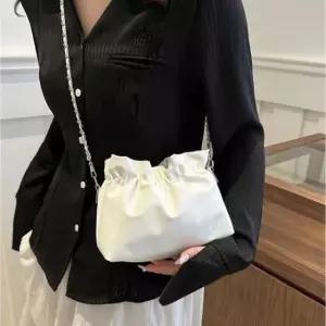[패션소품] 직장인 여성 오피스 룩 데일리 크로스 백 복조리 체인 데일리토트백