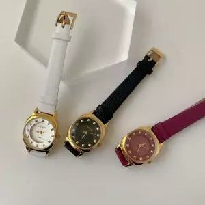 고품질 Square Round Watch 손목시계 여자손목시계 (WF30C63)
