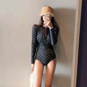 모노키니 호캉스 여성 셔링 그림색 긴팔 수영복 래쉬가드