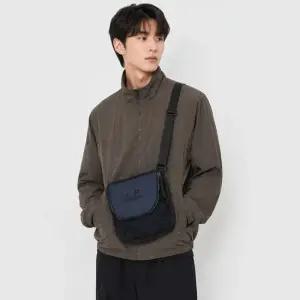 CP컴퍼니 Plain Paper Touch Shoulder Bag 18CMAC049A 110188G 888) 플레인 페이퍼 터치 숄더백)