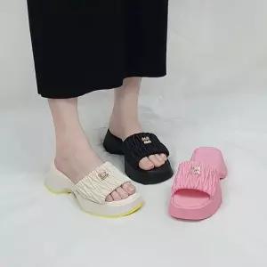 디아슈즈 아르 스퀘어 미니로고 주름 통굽 키높이 슬리퍼 5cm