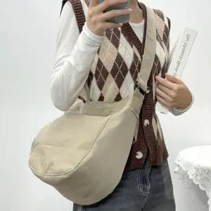 여성 곡선 넉넉한 크로스백 1P 가벼운 호보백 가방 대학생크로스백
