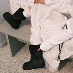 갤러리아 레인부츠 RE-RAIN SHIRRING BOOTS BLACK