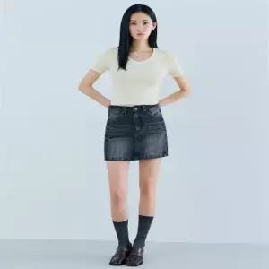 게스 OQ2D5920 1color 블랙 데님 미니스커트 2D 6171370