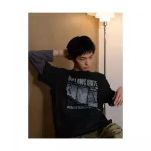 에잇세컨즈 모노포토 그래픽 반소매티 블랙 1039026