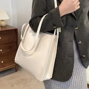 스퀘어 모던 여성 숄더백 여대생 가방 대학생숄더백 데일리백 직장인 사계절