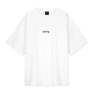 [롯데백화점]베루툼 MensㅣSerif Arch Logo Short Sleeve T-ShirtsㅣWhite : RTW-TS226