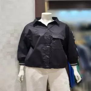[벨라디터치] V1F2BL56 레터링 배색 셔츠