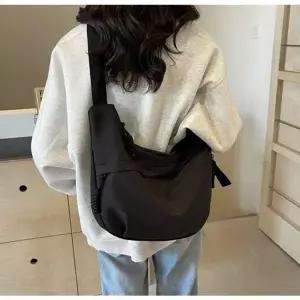 가방 크로스백 데일리 반달 크로와상