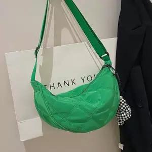 데일리 반달 퀼팅 가방 여성 캐주얼 크로스 백 그린