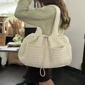 퀼팅백 여성가방 빅사이즈백 대용량 퀼팅무늬 스트링 숄더백