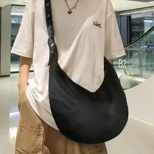 가방 남녀 반달모양 빅 크로스백 보부상 스트랩 버클 미니백