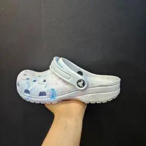 [편집샵 에스마켓]CROCS CLS WATERCOLOR MARBLED CLOG 211583-4ZD_DJ