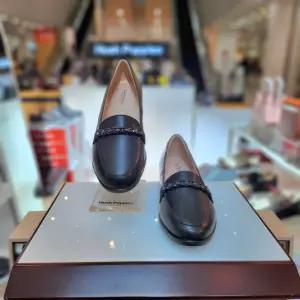 여성 발 편한 3cm 몰드굽 크리스탈 스트랩 세미정장 로퍼 3F26404-5CA 688744