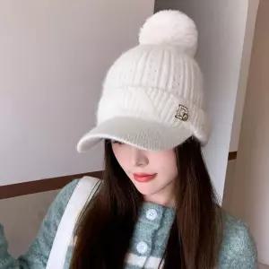 D 포인트 여성 니트 방울 챙모자 겨울 패션 방한모