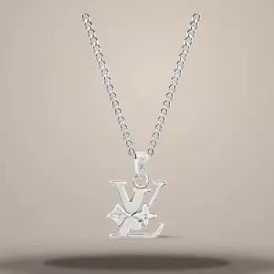 루이비통 MUST IT_ 모노그램 로우 Monogram Row 펜던트 길이 525cm M02254