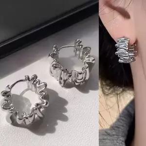 실버 후프 베이직 원터치 링귀걸이 셔링 이어링 2컬러 패션귀걸이 후프귀걸이 링귀걸이