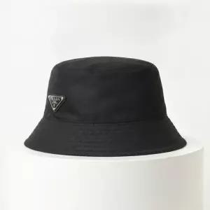 [프라다(PRADA)(YOOX)]PRADA 생산 RE-NYLON 버킷햇 1HC137 2DMI F0002 1026276