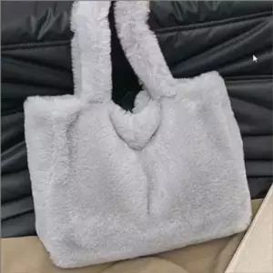 숄더백 3컬러 겨울 페이크퍼 퍼가방 털가방 여자 토트백 여성토트백 여성백팩 캔버스백