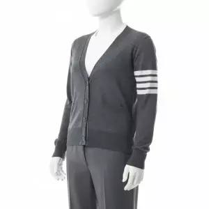 [톰브라운]THOM BROWNE 26SS 파인 메리노 울 4-바 릴렉스 핏 가디건 FKC334A Y1014 035 822579