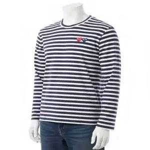 [알렉산더맥퀸]COMME DES GARCONS 26SS 더블하트 와펜 스트라이프 긴팔티 AX T228 051 1 AZ P1T228 822663