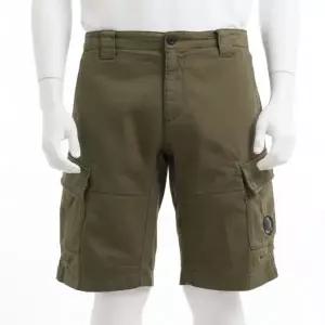 [CP컴퍼니]CP COMPANY Stretch Sateen Cargo Shorts 18CMBE116A 005694G 683 스트레치 새틴 카고 반바지 82